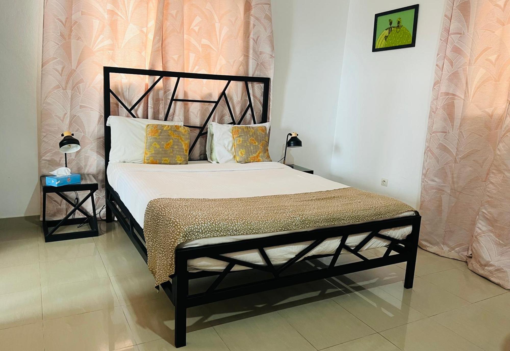Illiyin Boutique Hotel Dakar Exterior photo